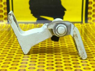 Петля двери задняя верхняя правая Volkswagen Passat 2017