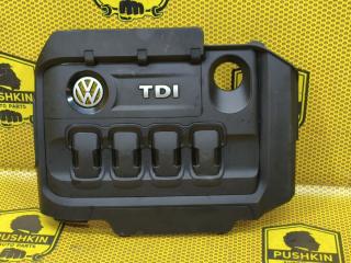 Крышка двигателя Volkswagen Passat 2017