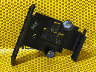 Кронштейн блока управления двигателем Volkswagen Passat 2017