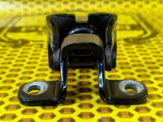 Петля багажника левая Skoda Octavia 2014