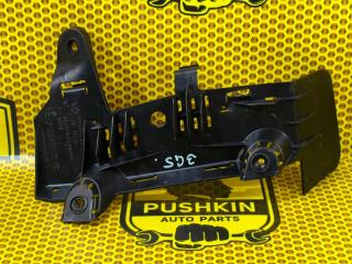 Кронштейн подставки под ногу Volkswagen Passat 2017 Б/У Кронштейн подставки под ногу Volkswagen Passat 2017