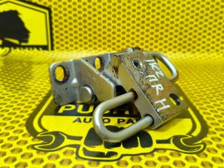 Петля двери передняя нижняя правая Volkswagen Jetta 2006 Б/У Петля двери передняя нижняя правая Volkswagen Jetta 2006