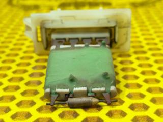 Резистор печки Volkswagen Passat 2006 Б/У Резистор печки Volkswagen Passat 2006