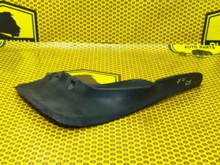 Брызговик передний правый Volkswagen Passat 2006