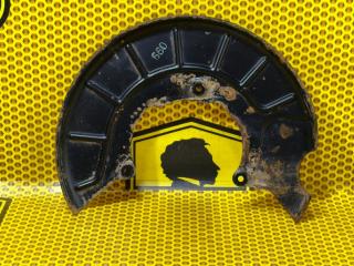 Пыльник тормозного диска передний правый Volkswagen Passat 2006