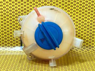 Бачок расширительный Volkswagen Passat 2006 Б/У Бачок расширительный Volkswagen Passat 2006