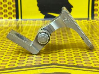 Петля двери передняя верхняя правая Volkswagen Passat 2006