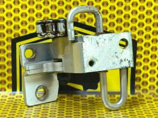 Петля двери передняя нижняя правая Volkswagen Passat 2006 Б/У Петля двери передняя нижняя правая Volkswagen Passat 2006