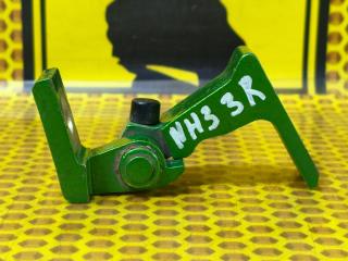 Петля двери задняя нижняя правая Skoda Rapid 2017