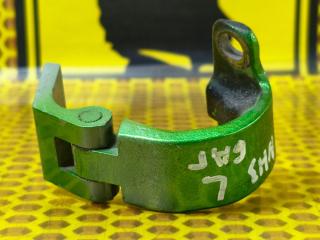 Петля багажника левая Skoda Rapid 2017