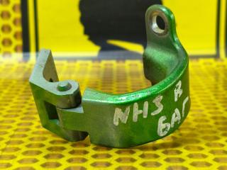 Петля багажника правая Skoda Rapid 2017