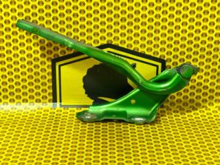 Петля капота правая Skoda Rapid 2017