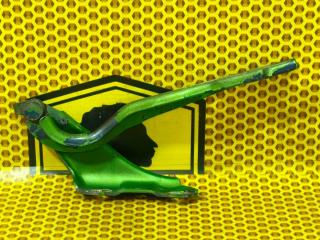 Петля капота левая Skoda Rapid 2017