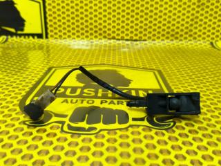 Запчасть форсунка омывателя лобового стекла правая Skoda Rapid 2017