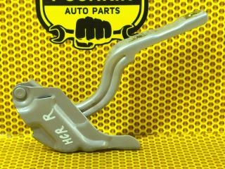 Петля капота правая Hyundai Solaris 2021 Б/У Петля капота правая Hyundai Solaris 2021