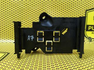 Кронштейн блока управления двигателем Skoda Octavia 2013