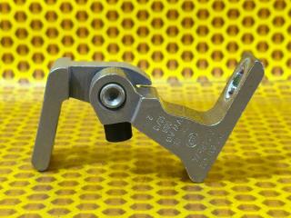 Петля двери задняя верхняя правая Volkswagen Polo 2020