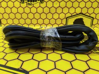 Уплотнитель на проем передний правый Skoda Rapid 2019