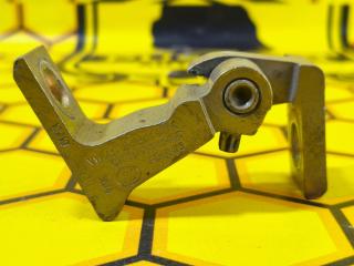 Петля двери передняя нижняя передняя левая Skoda Rapid 2019