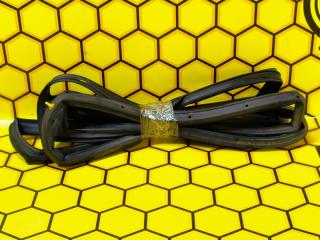 Уплотнитель на дверь задний правый Kia Cerato 2010