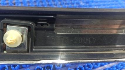 Планка на капот TOYOTA NOAH ZRR80 4 ракурс