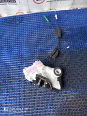 Замок двери правый передний TOYOTA YARIS CROSS MXPJ10 69030-K0010, 69030-K0011 2 ракурс