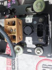 Радар-детектор TOYOTA CROWN MAJESTA URS206 882B0-30010 5 ракурс