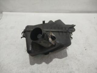 Корпус воздушного фильтра TOYOTA CALDINA ST210 22204-20010 5 ракурс Корпус воздушного фильтра TOYOTA CALDINA ST210 22204-20010 5 ракурс