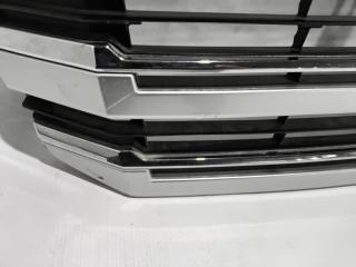 Решетка радиатора TOYOTA LAND CRUISER VJA300 4 ракурс