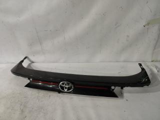 Накладка 5-й двери TOYOTA HARRIER