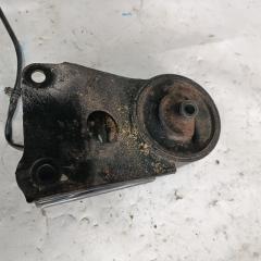 Подушка двигателя передняя NISSAN BASSARA JHU30 3 ракурс
