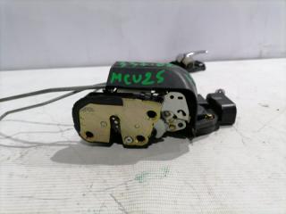 Замок двери правый передний TOYOTA KLUGER V MCU25 4 ракурс