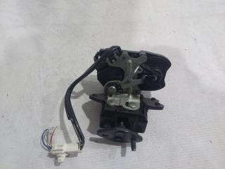 Замок 5-й двери TOYOTA CALDINA AZT246 4 ракурс