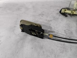 Замок двери правый передний TOYOTA HARRIER MCU10 3 ракурс