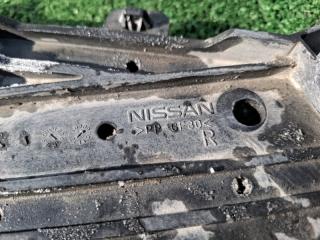 Крепление фары правое переднее NISSAN CIMA Y51 5 ракурс Крепление фары правое переднее NISSAN CIMA Y51 5 ракурс