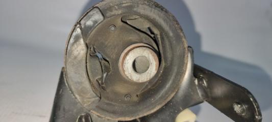 Подушка кпп левая TOYOTA NADIA SXN10 3 ракурс