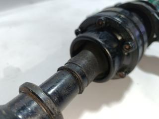 Карданный вал TOYOTA HARRIER ACU15 2AZ-FE 5 ракурс Карданный вал TOYOTA HARRIER ACU15 2AZ-FE 5 ракурс