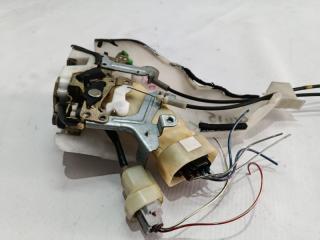 Замок двери левый задний TOYOTA HARRIER ACU15 2 ракурс Замок двери левый задний TOYOTA HARRIER ACU15 2 ракурс