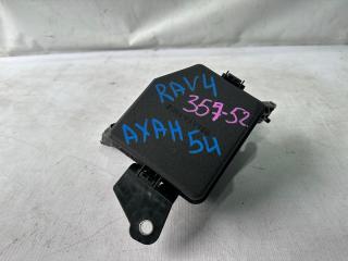 Блок предохранителей TOYOTA RAV4 AXAH54 1 ракурс