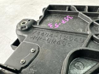 Крепление аккумулятора TOYOTA COROLLA ZRE212 74404-12540 2 ракурс