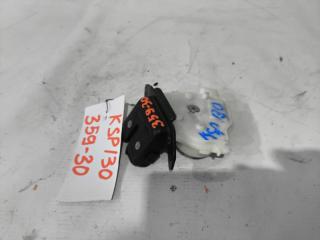 Замок 5-й двери TOYOTA VITZ KSP130 2 ракурс Замок 5-й двери TOYOTA VITZ KSP130 2 ракурс