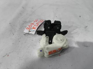 Замок 5-й двери TOYOTA VITZ KSP130 5 ракурс Замок 5-й двери TOYOTA VITZ KSP130 5 ракурс