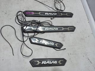 Накладка на порог TOYOTA RAV4 AXAH54 2 ракурс