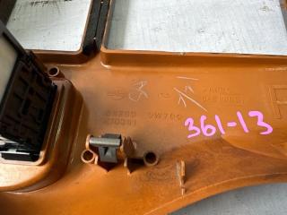 Консоль магнитофона NISSAN TERRANO R50 68260-0W700 2 ракурс