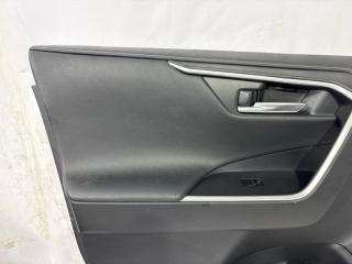 Обшивка дверей передняя TOYOTA RAV4 AXAH54 2 ракурс