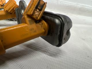 Топливная рейка TOYOTA COROLLA AXIO NZE164 1NZ-FE 23250-21100 3 ракурс
