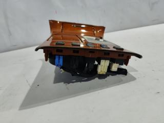 Консоль кпп TOYOTA CROWN MAJESTA UZS186 3 ракурс Консоль кпп TOYOTA CROWN MAJESTA UZS186 3 ракурс