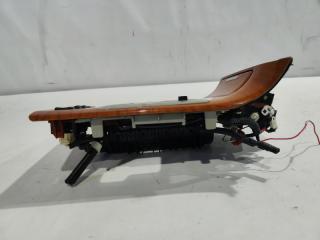 Консоль кпп TOYOTA CROWN MAJESTA UZS186 4 ракурс Консоль кпп TOYOTA CROWN MAJESTA UZS186 4 ракурс