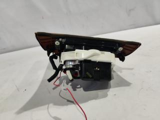Консоль кпп TOYOTA CROWN MAJESTA UZS186 5 ракурс Консоль кпп TOYOTA CROWN MAJESTA UZS186 5 ракурс