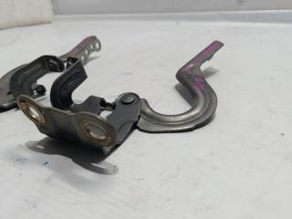 Петля капота TOYOTA AQUA NHP10 3 ракурс